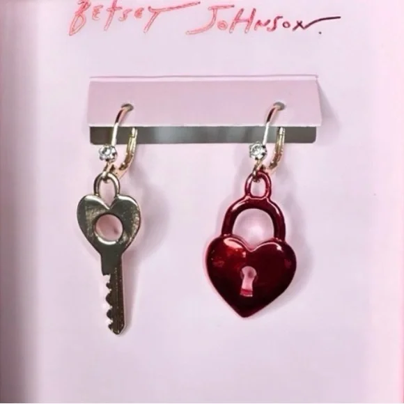 New Betsey Johnson Sweetheart Lock & Key Drop Earrings - Picture 5 of 9